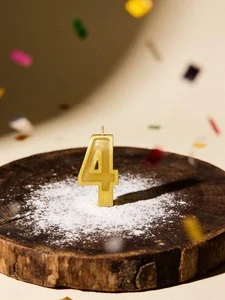 Narozeninová svíčka na dort ve tvaru číslice 4
